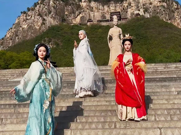 娲皇宫端午搞事情！穿汉服白嫖门票，还能当“射雕英雄”？