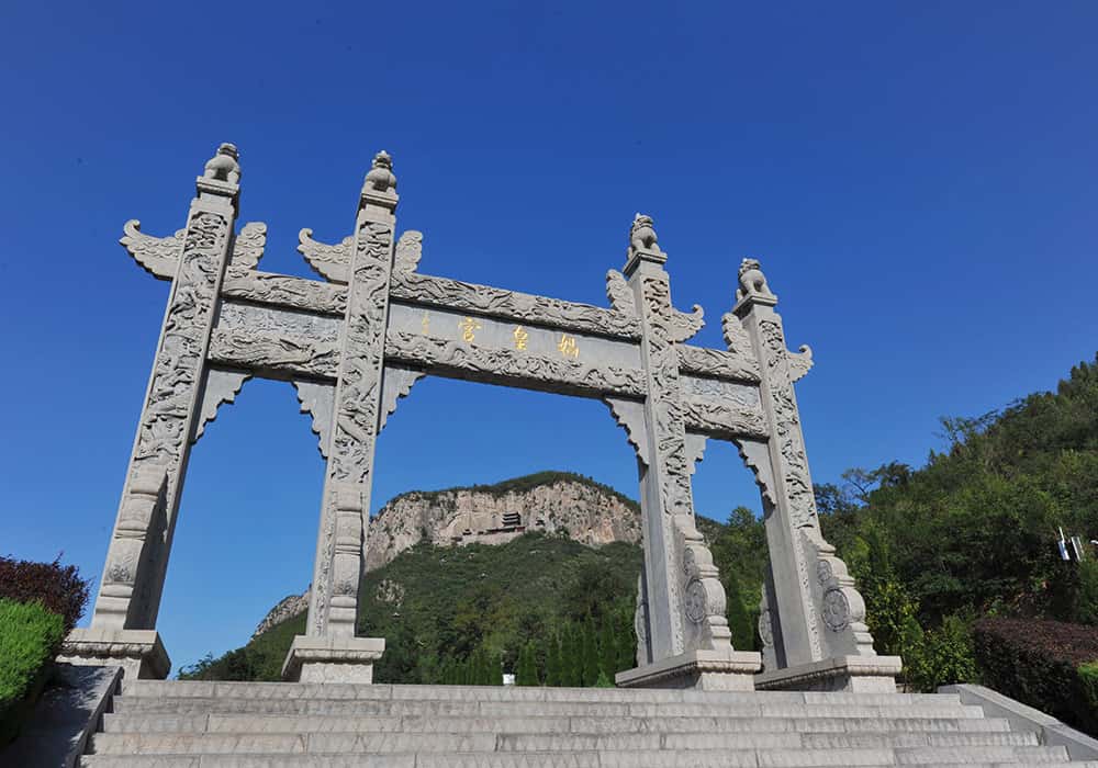 Stone memorial archway